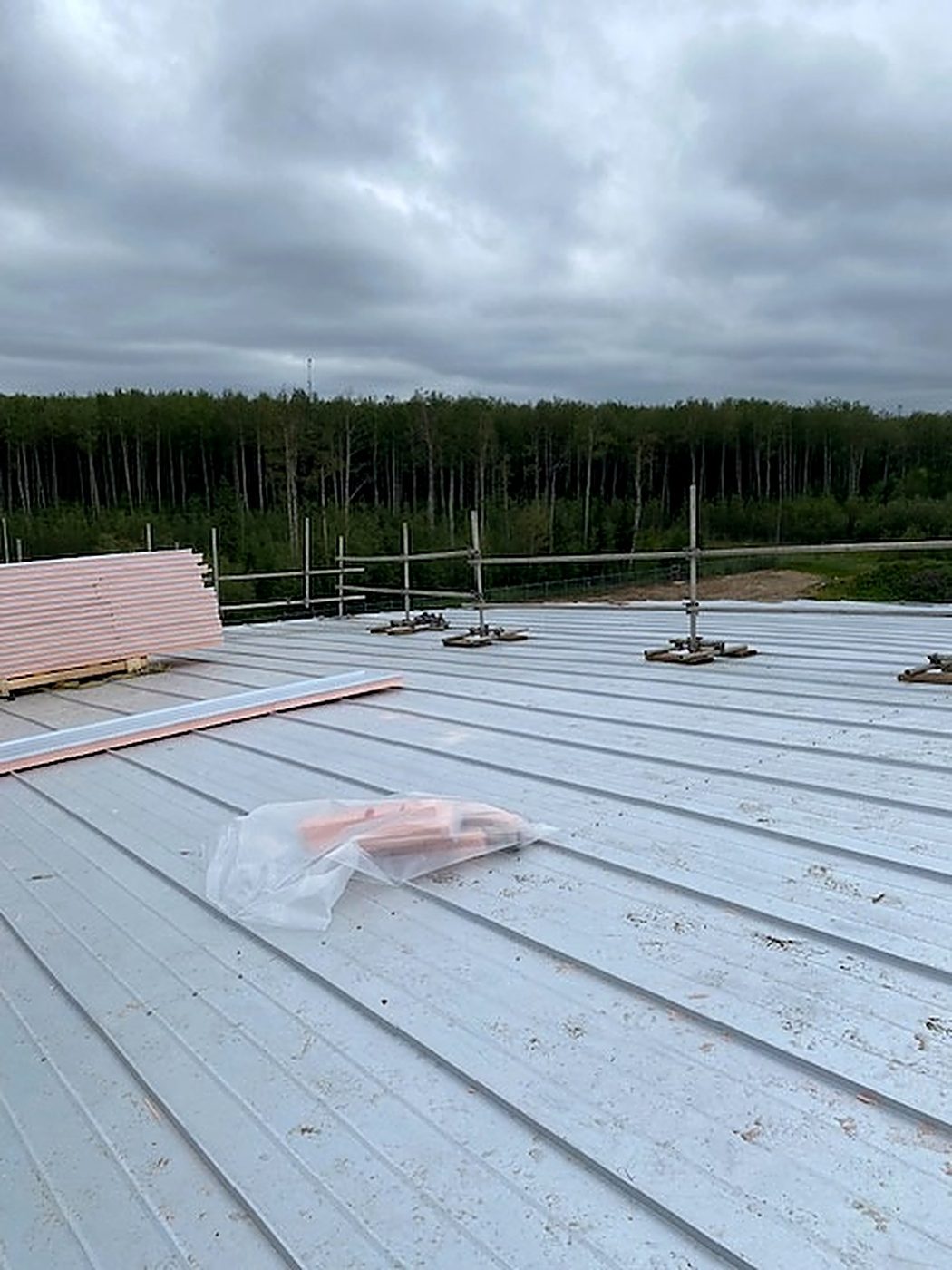 High-temperature polyiso insulation panels staged on the tank roof during installation