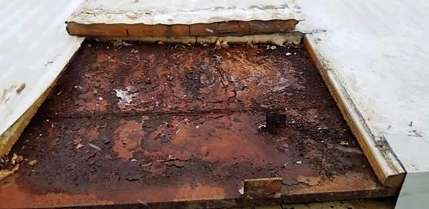 Corroded tank roof plate exposed after removing a section of the old lap jacketing