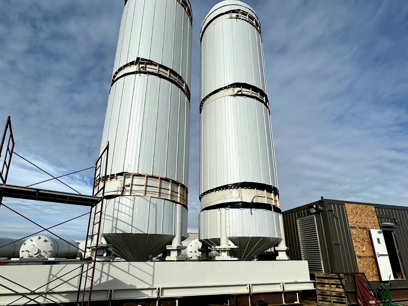 Twin hopper-bottom vessels with standing-seam panels