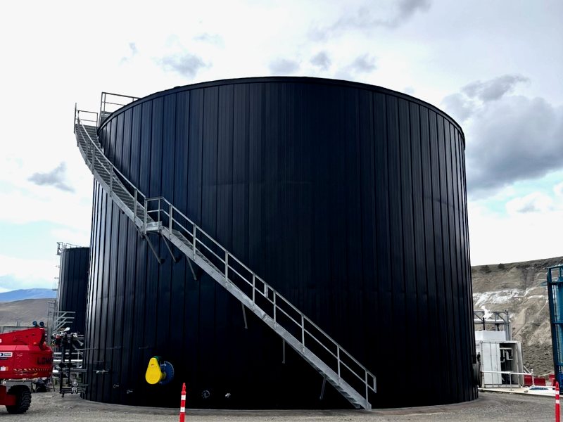Black-finished insulated tank with spiral staircase